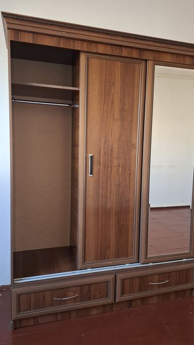 Шкаф сатылады таза жагыдай жаксы