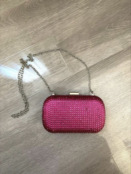 Clutch roz cu ștrasuri