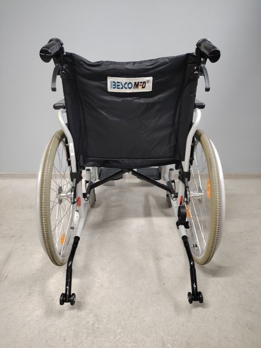 Carucior cu rotile pliabil/fotoliu rulant persoane cu dizabilitati.049