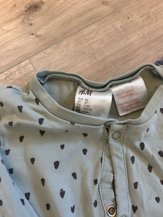 H&M, salopete/pijamale. Marimea 98. Pret 50 lei