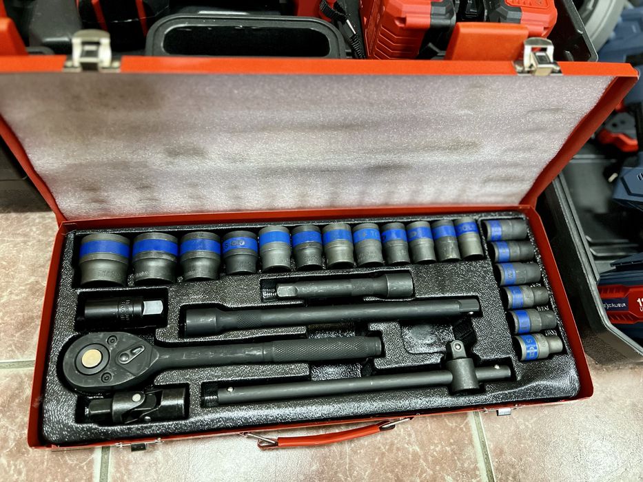 Набор головок, набор ключей