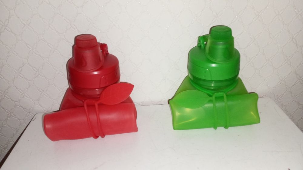 2 Bidon de apă pentru copii și 2 bidon de apă.