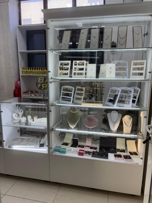 Витрина для украшении