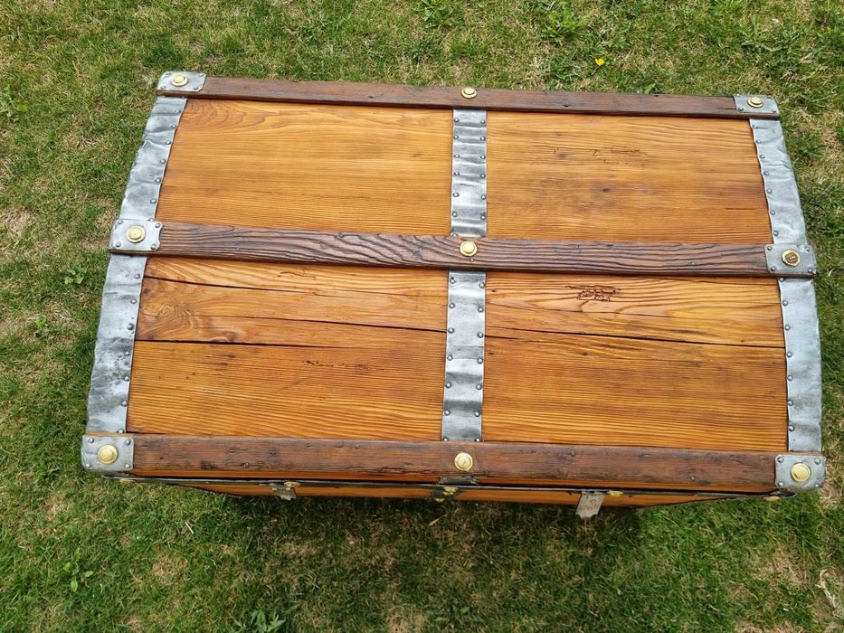 Стар дървен сандък/ракла/скрин