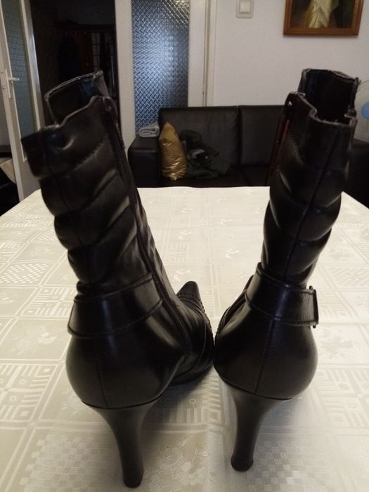 Cizme scurte din piele (Botine).