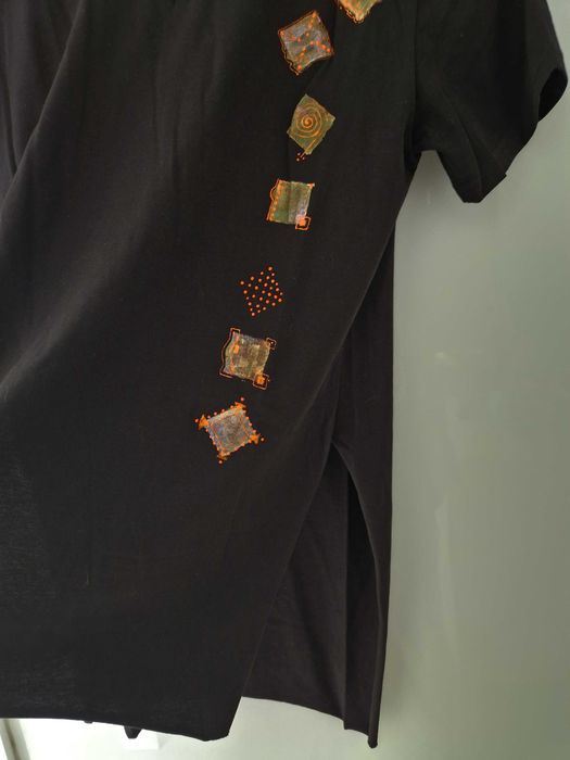 Tunică neagră cu elemente pictate manual