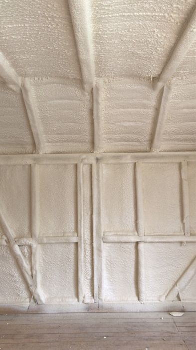 Izolatie / izolatii spuma  poliuretanica izolat cu spuma poliuretanica