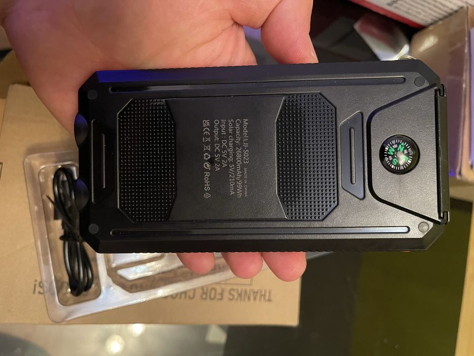 Чисто нова Соларна Външна Батерия Vikeri 26800mAh – Мощна Power Bank с двоен LED фенер