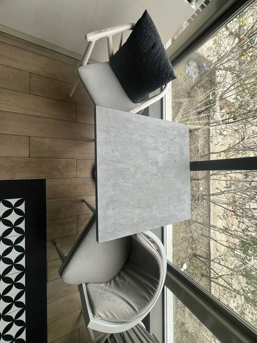 Mobilier restaurant complet – scaune lemn masiv + mese – 50% din prețul de nou