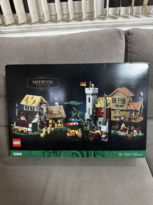 LEGO 10332 Medievel town square
