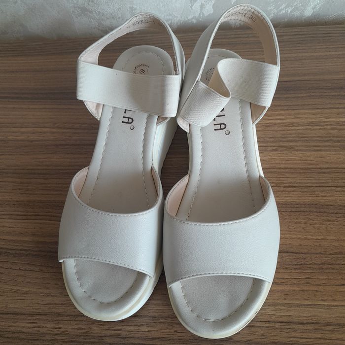 Продам  женск босоножки.