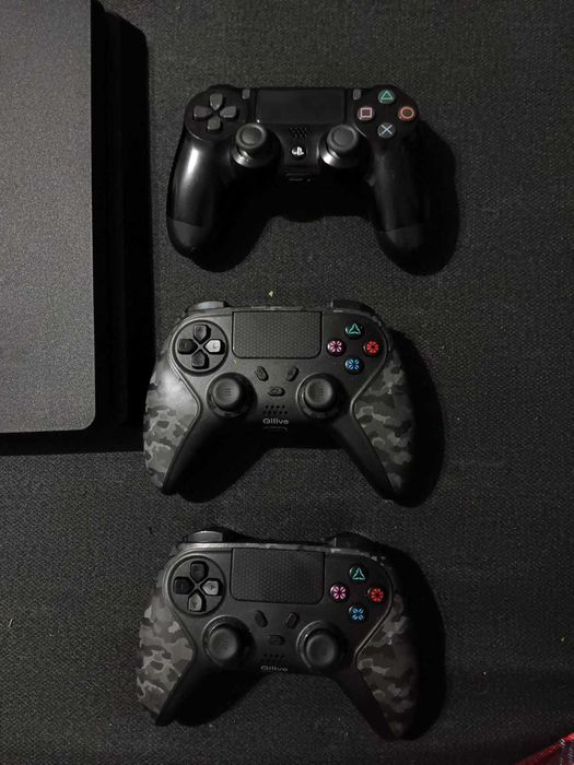 PLAY STATION 4 1TB, 3 console și 15 jocuri