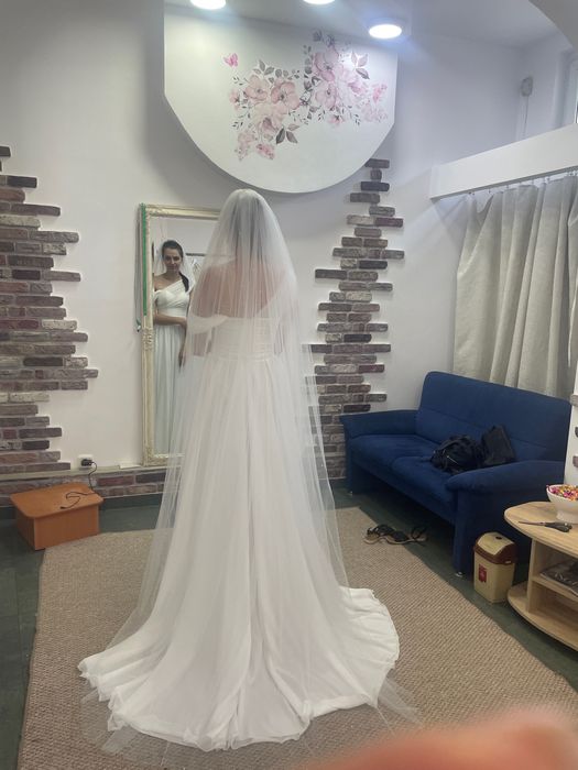 Rochie de mireasa + voal lung cu perlute + tiara Selebry