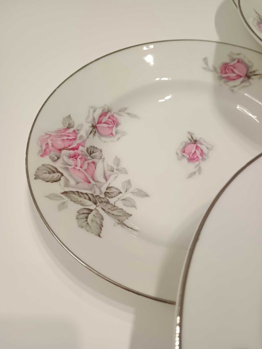 Ретро порцеланови чинии 6 бр. с  рози и сребрист кант 23 см
