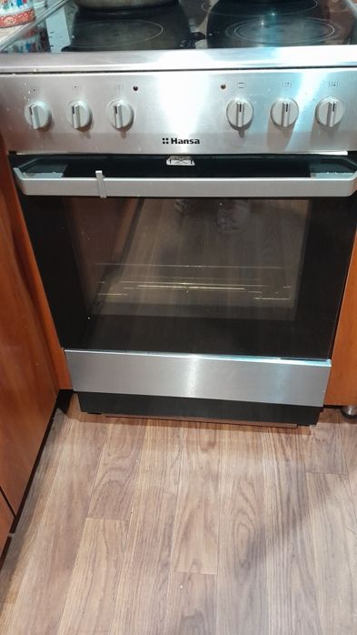 Продам электрическую плита керамиескую. Бу