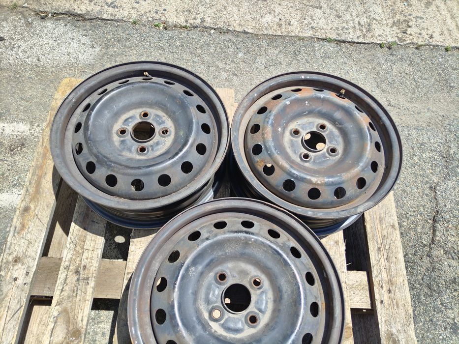 15 цола 4 х 100 мм Хюндай И20 - 5,5 инча / ЕТ 51