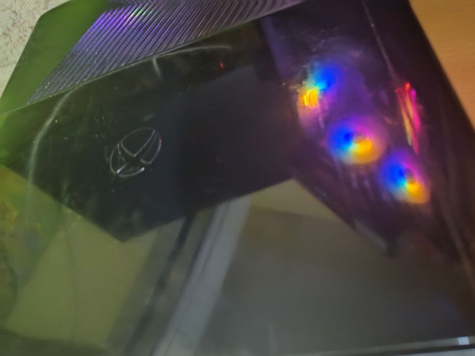 Компютър и клавиетура и мишка и  XBOX 360 + играта