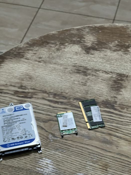 Laptop Ram, hard drive si card de internet vechi pentru vanzare