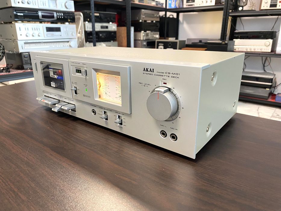 Касетен дек Akai