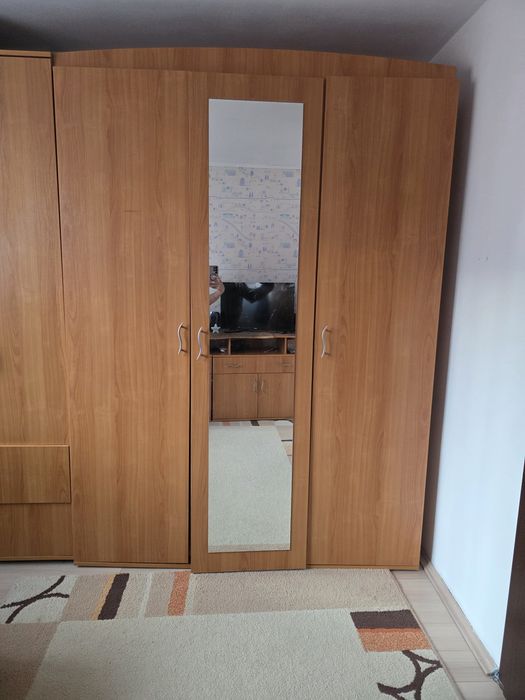 Vand set dulap 3 usi 2 bucati si comoda tv -2 bucati