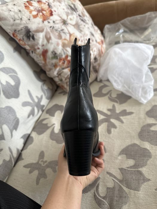 Продам ботильоны новые. На ро 37-38