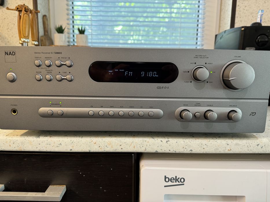 Nad C-720BEE качествен стерео ресивър