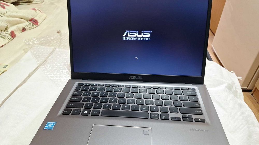 Vand Asus VivoBook Notebook (Laptop)