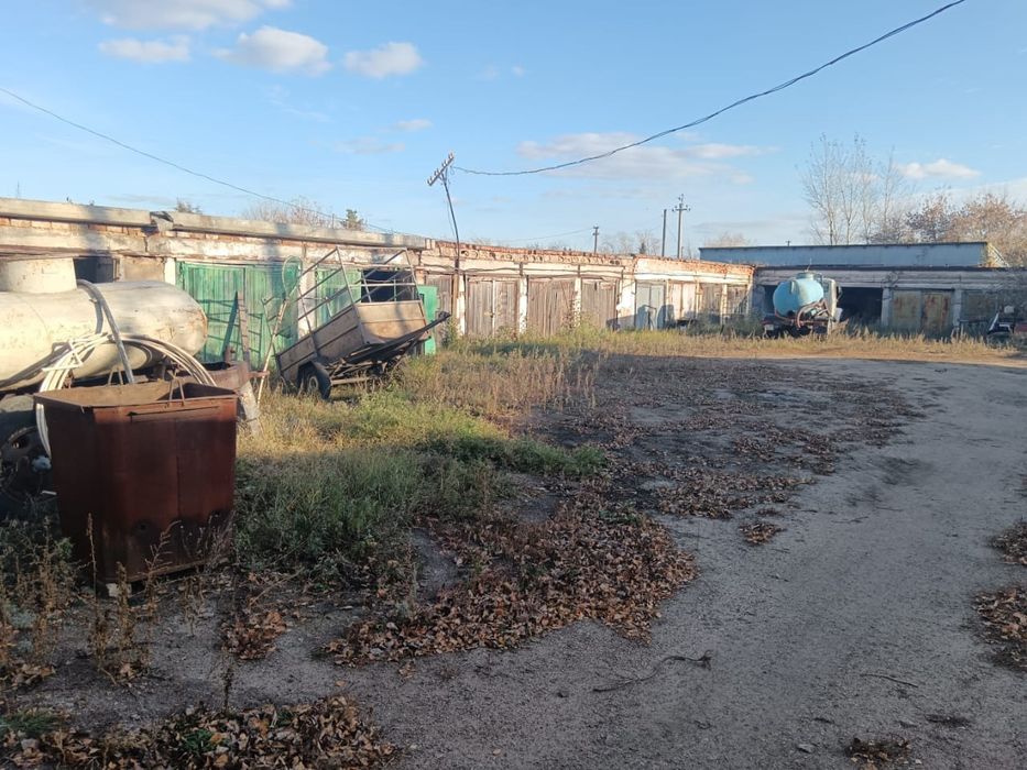 Продам территорию с гаражами