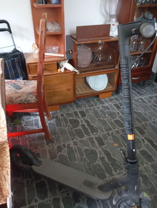 Вдига 20.Издържа 7км.Върви перфектно.Има малко драскотини