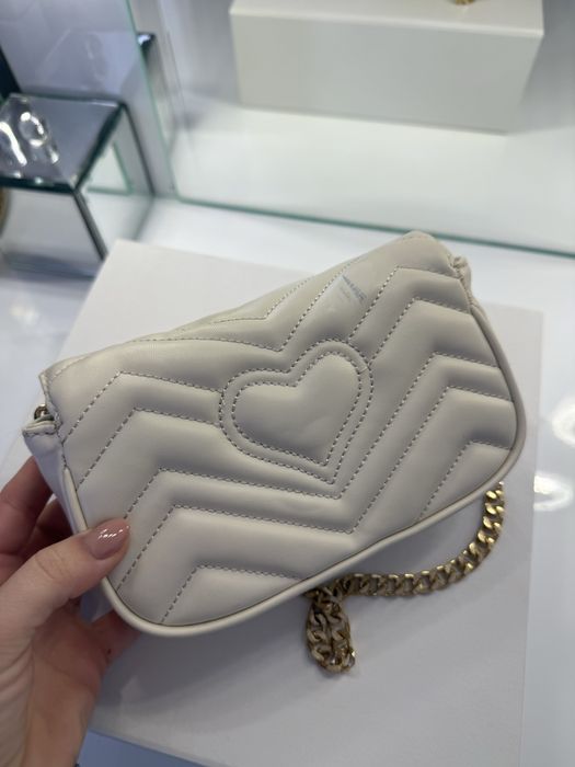 Малка бежова чанта