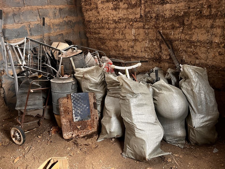 Сдам металл 300кг +- самовывоз