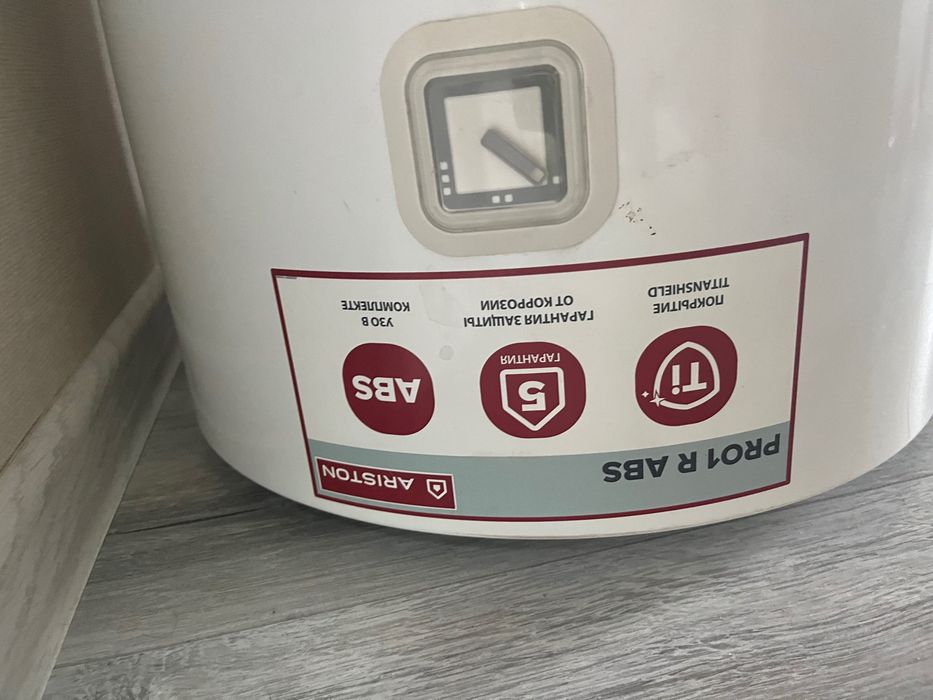 Продам водонагреватель Ariston
