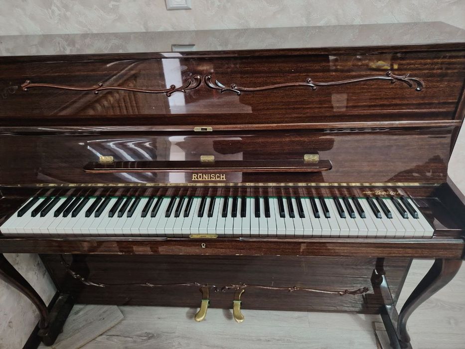 Pianino Ronisch .