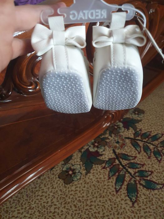 Боди и туфелька для принцессы от бренда H&M