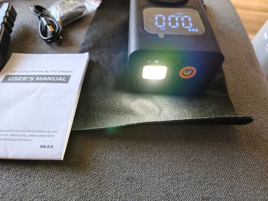 Авариен мобилен стартер (Jump Starter), компресор и външна батерия, LED светлина с 3 режима 4 в 1, различни накрайници за помпане, 5000А, 10ATM, НОВ!