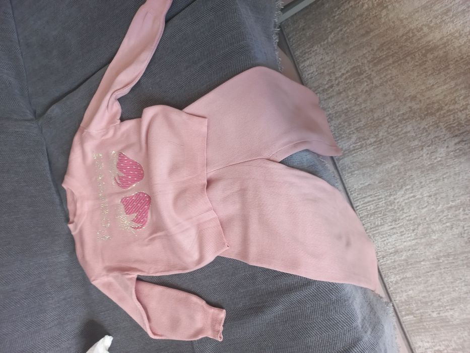 Продам костюмчики на девочку