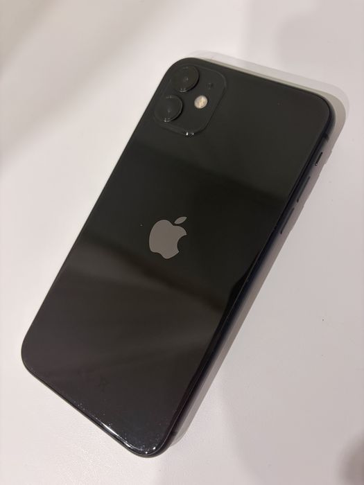 iPhone 11 в хорошем состоянии