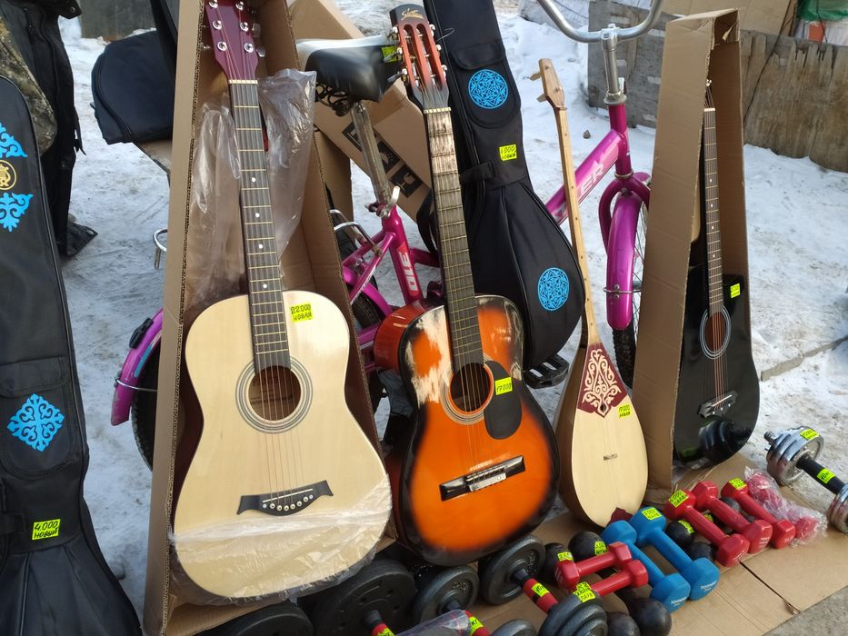 Акустическая гитара домбра