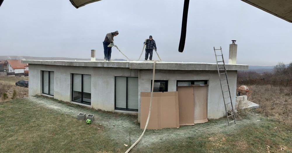 Izolatie Spuma Poliuretanica acoperiș si pod. Firma+Garanție 20 ani.