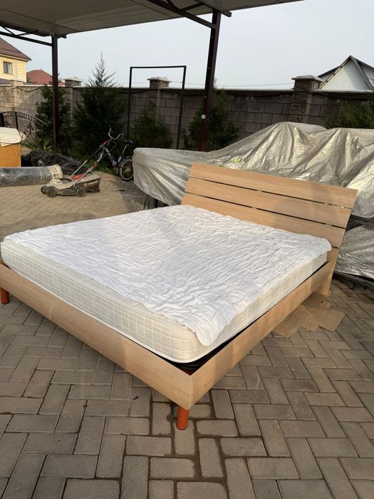 Продам двух спальную кровать