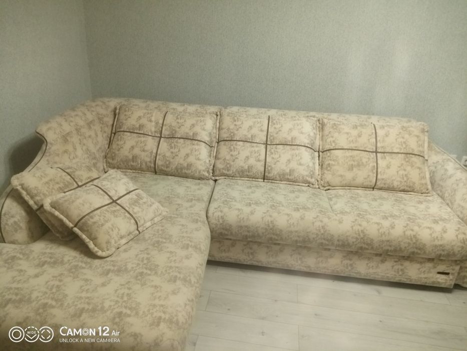 Угловой диван для зала