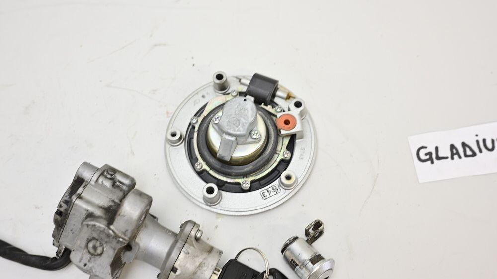 Set Contact Chei Buson Rezervor Incuietoare Sa Suzuki SFV 650 Gladius