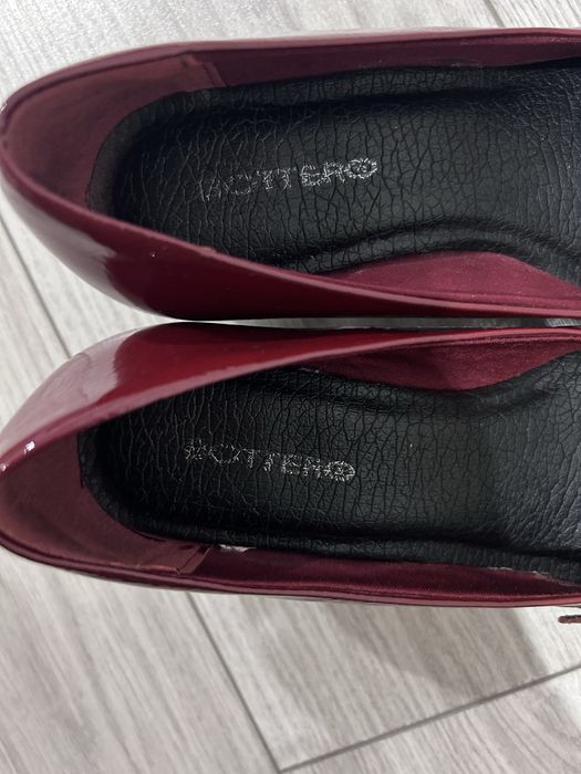 Продам новые туфли bottero