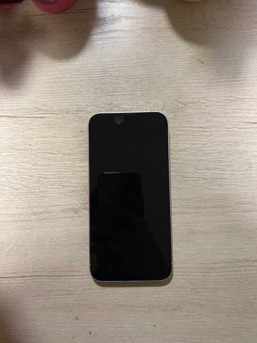 iPhone 13 в хорошим состояние