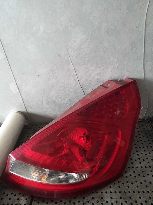 Stop tripla lampa dreapta ford fiesta 6 cb1 ccn 8a6113404a