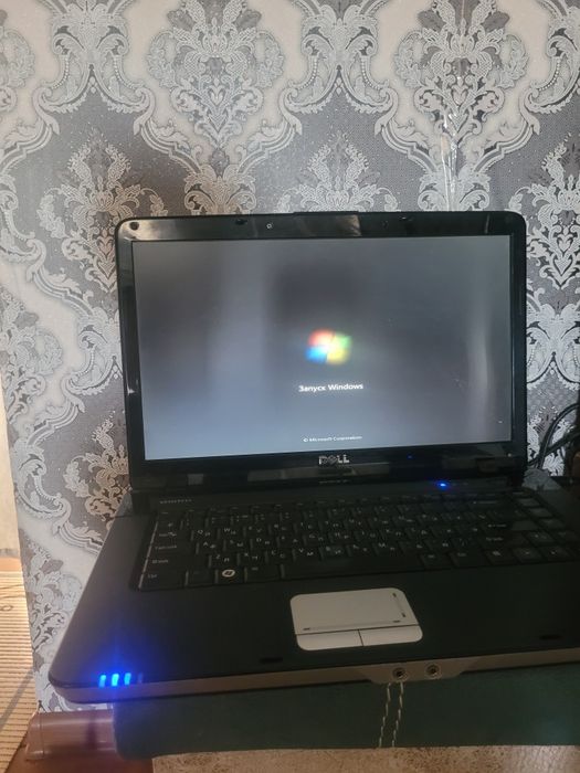 Ноутбук DELL хорошая состояния  всё работает отлично windows 7