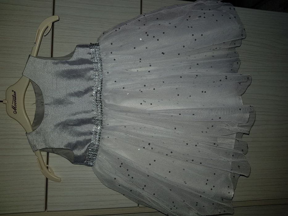 Официални и дълги рокли  с тюл