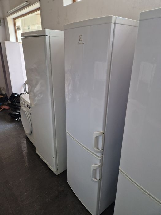 Хладилник с фризер Electrolux A+ 55 см широк