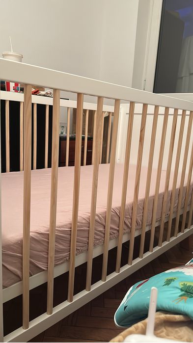 Patut de lemn bebelusi