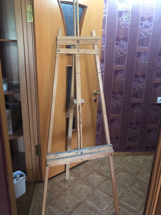 продам мольберт деревянный